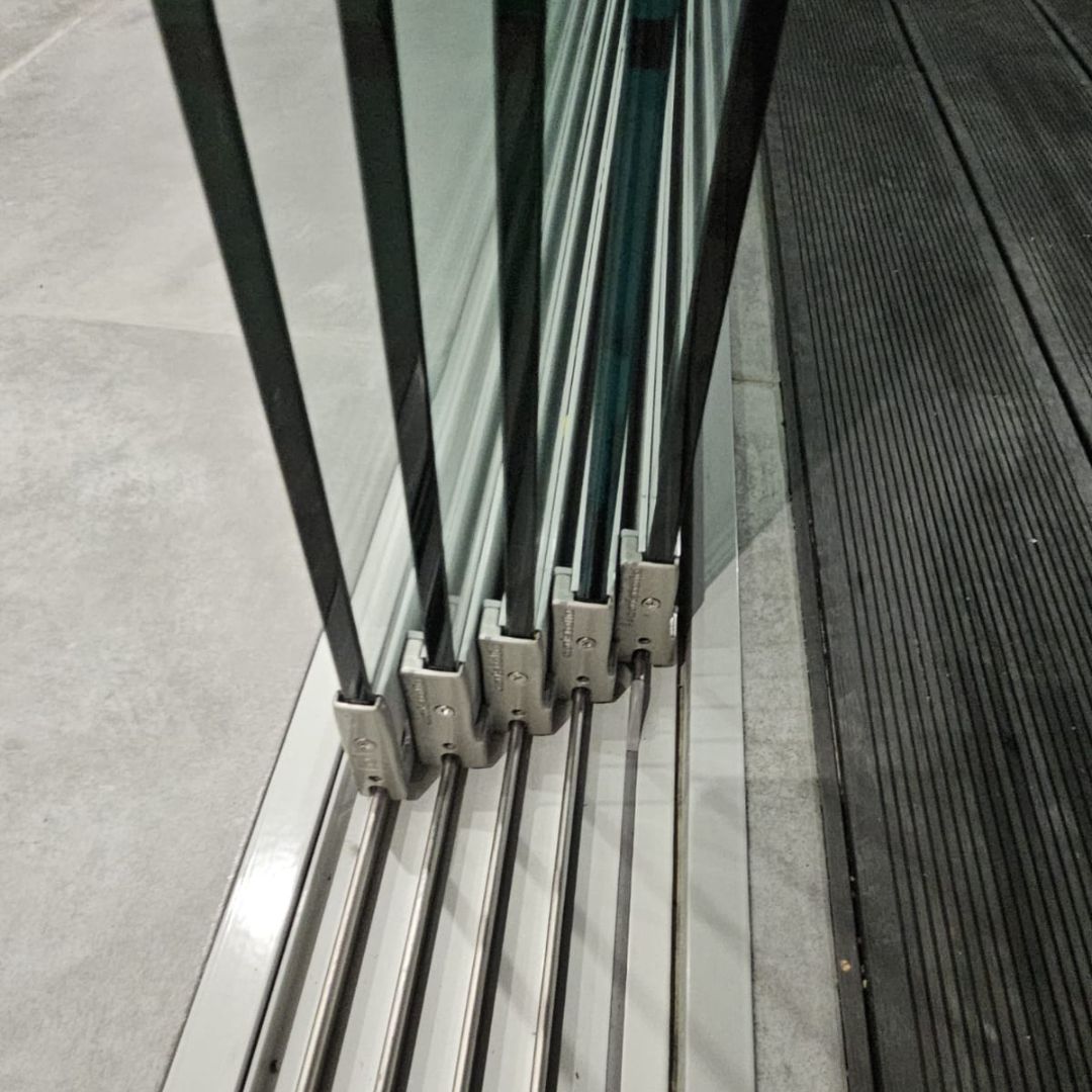 cortinas de vidro recolhidas